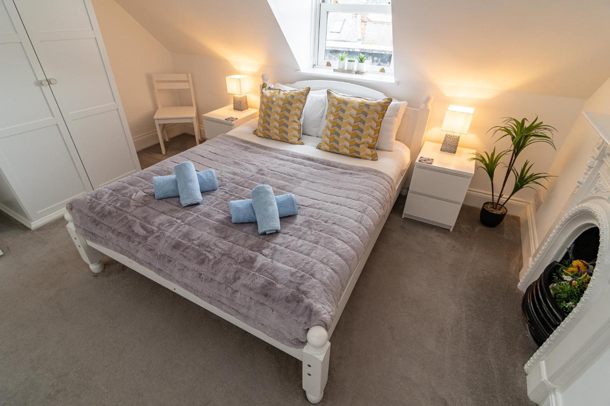 Light Airy 3 Bed Town Cntr Flat 700M To The Beach 伯恩茅斯 外观 照片